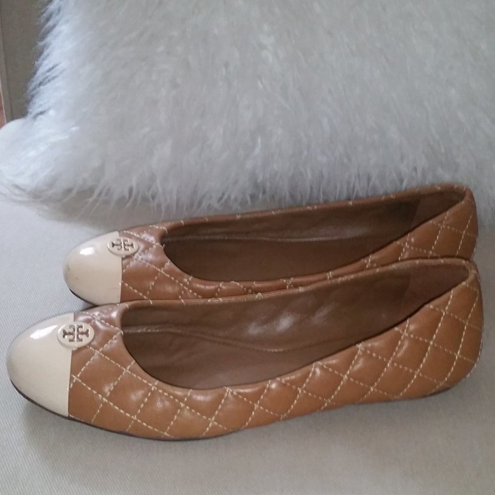 Tory Burch Caitlin quilted cap toe cream/tan flats